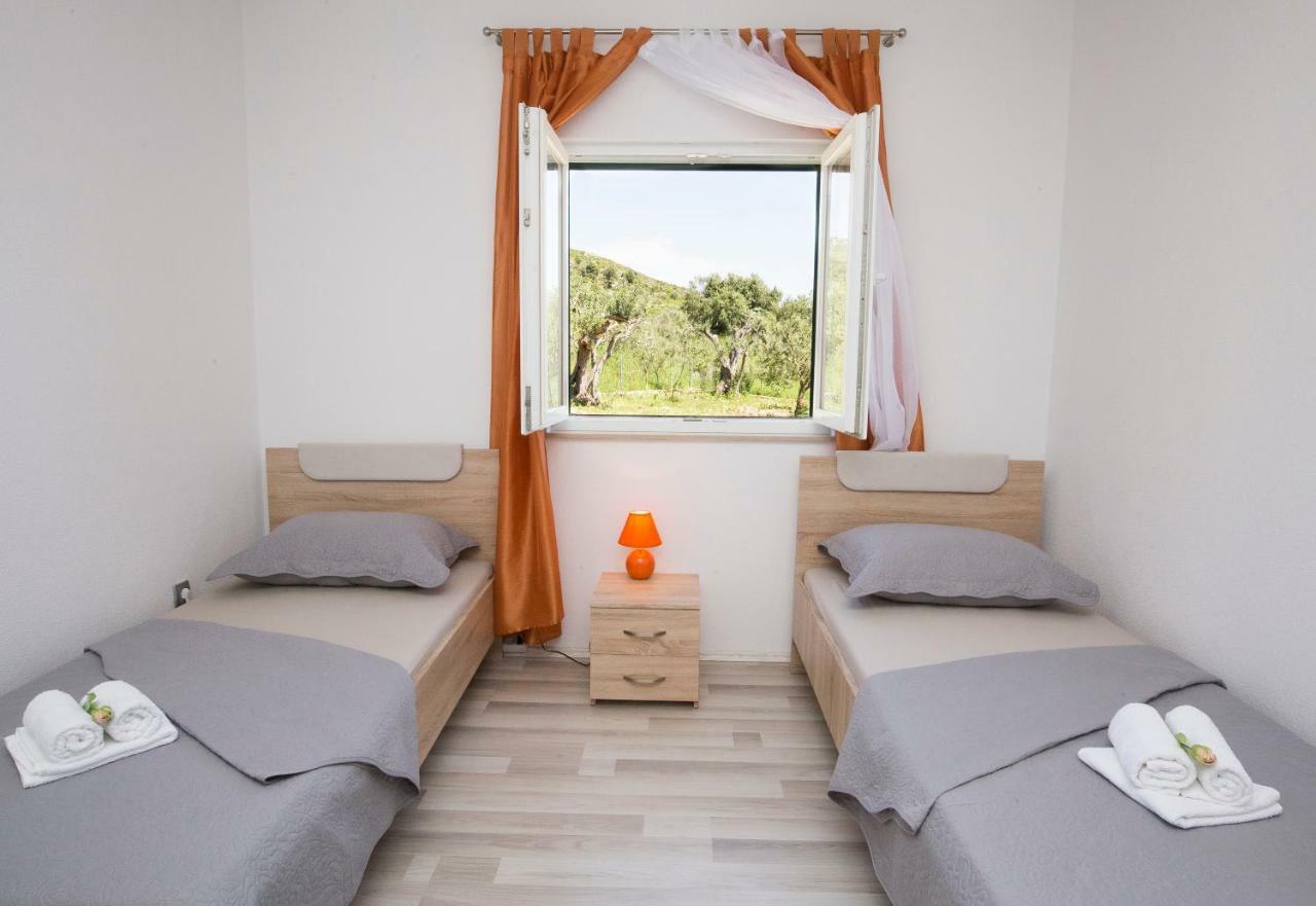 Holiday House M&A&K With Swimming Pool Kaštel Štafilić Dış mekan fotoğraf